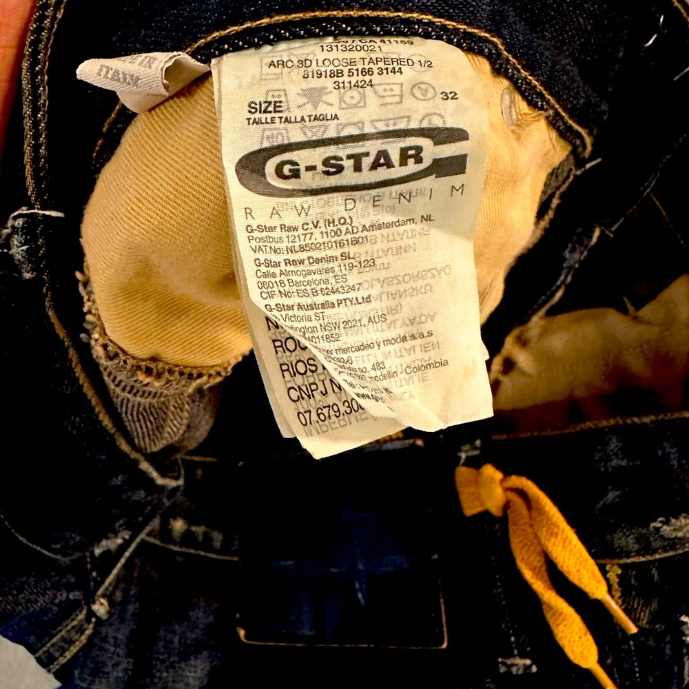 Men’s blue Jean G-star shorts size 32 great condition.